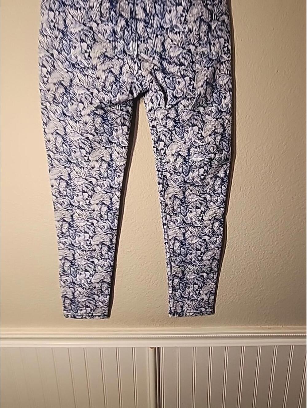 🔥Tommy Bahama Women’s 4 Blue/White Palms Print Ankle Denim Stretch Jeans Floral - Picture 8 of 9